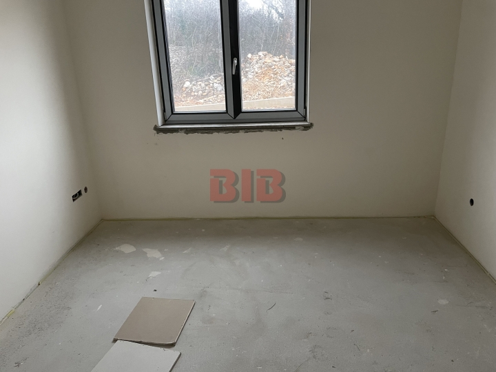 Kostrena, luksuzan 3S+DB u urbanoj vili, garaža, vrt 166,35m2