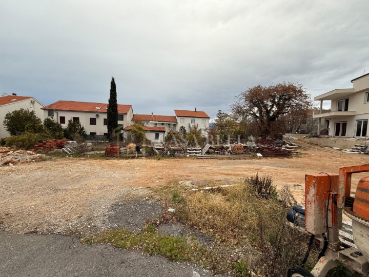 Otok Krk, Njivice - građevinsko zemljište 556m2