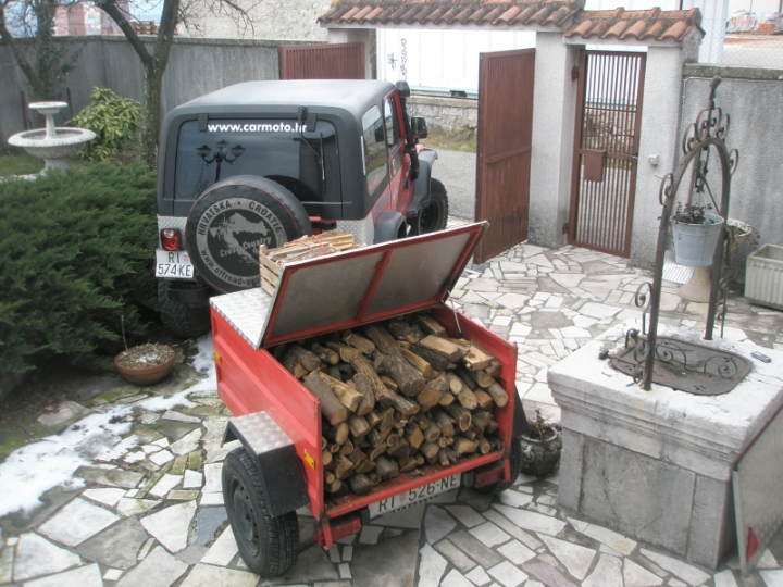 800 € Offroad povišena prikolica