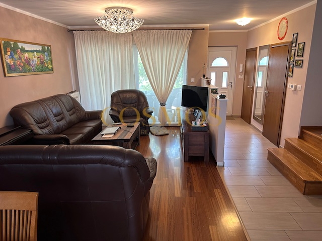 Kostrena, prekrasna kuća u nizu 111 m2