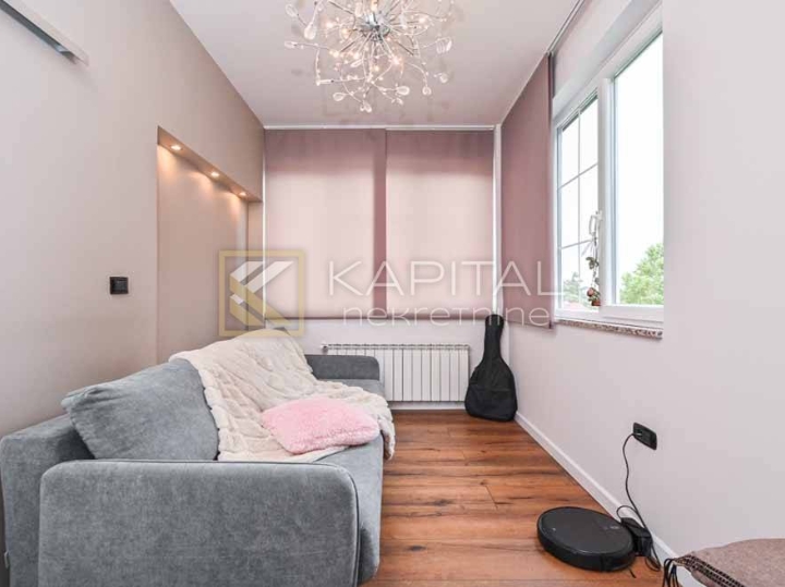 Širi Centar, luksuzni stan s terasom