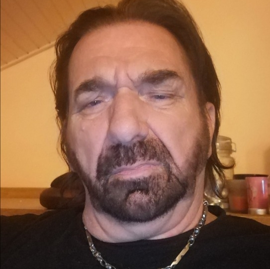 Biznismen traži studenticu, djevojku