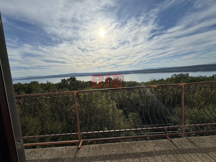 Jadranovo, samostojeća kuća, 1. red d mora