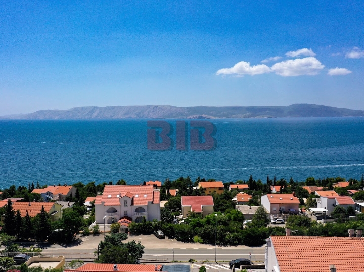 Novi Vinodolski, 3S+DB, 2. kat, parking, blizu mora