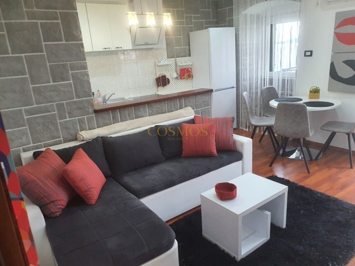 Pećine, prvi red do mora