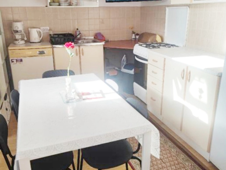 Centar, za 10-12 radnika, 200 €+rež.