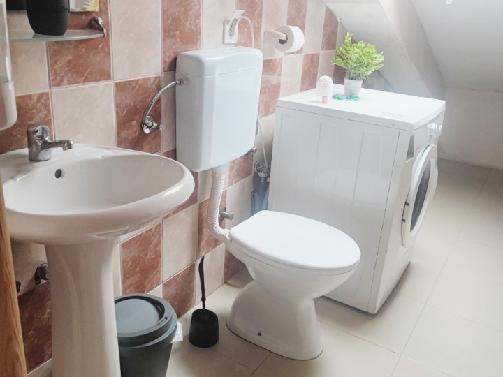 Centar, za 10-12 radnika, 200 €+rež.