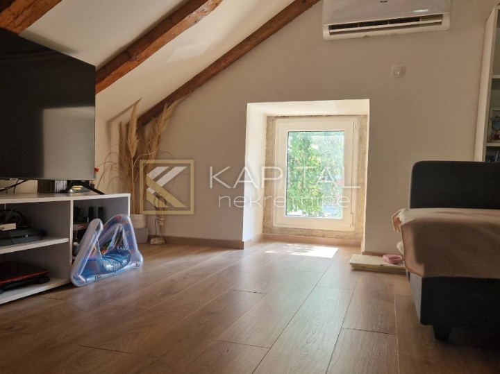 Hreljin - primorska kuća s 2S+DB i konobom za druženje!