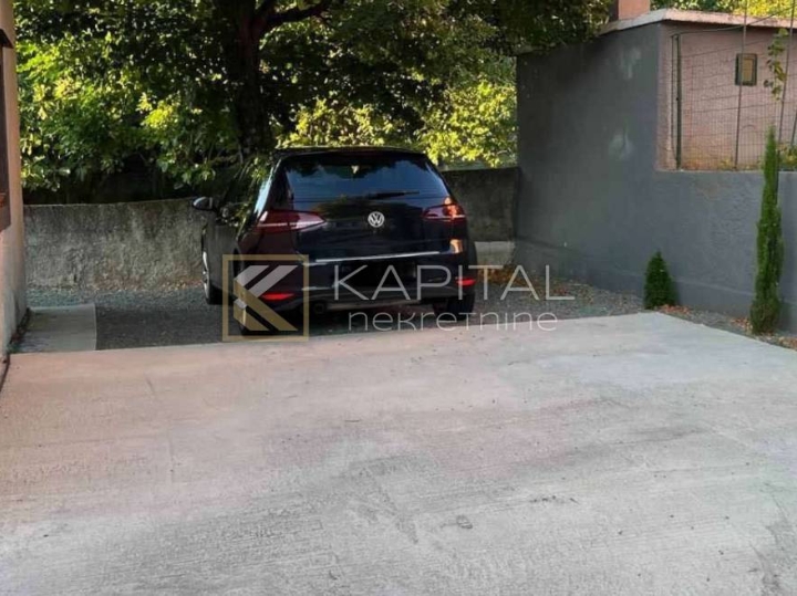 Hreljin - primorska kuća s 2S+DB i konobom za druženje!