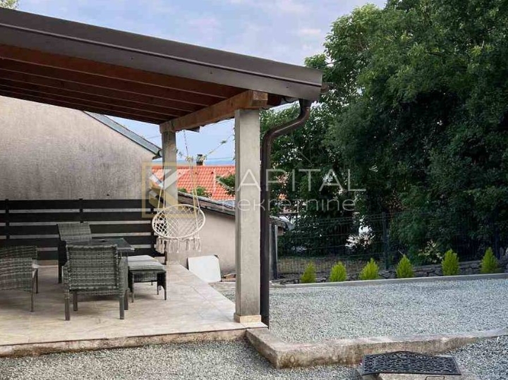 Hreljin - primorska kuća s 2S+DB i konobom za druženje!