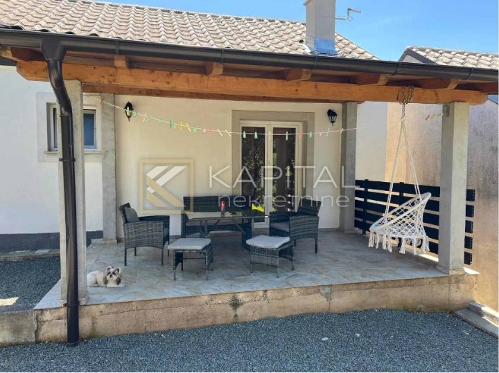 Hreljin - primorska kuća s 2S+DB i konobom za druženje!