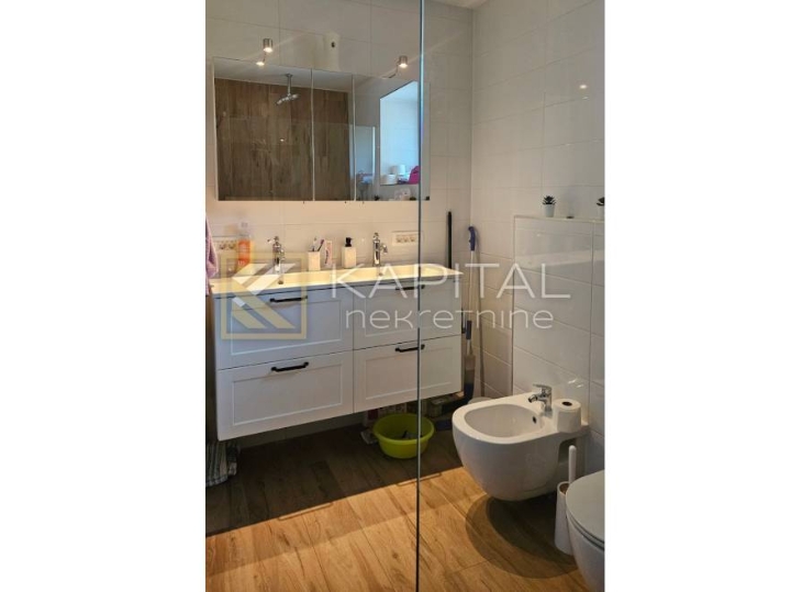 Hreljin - primorska kuća s 2S+DB i konobom za druženje!