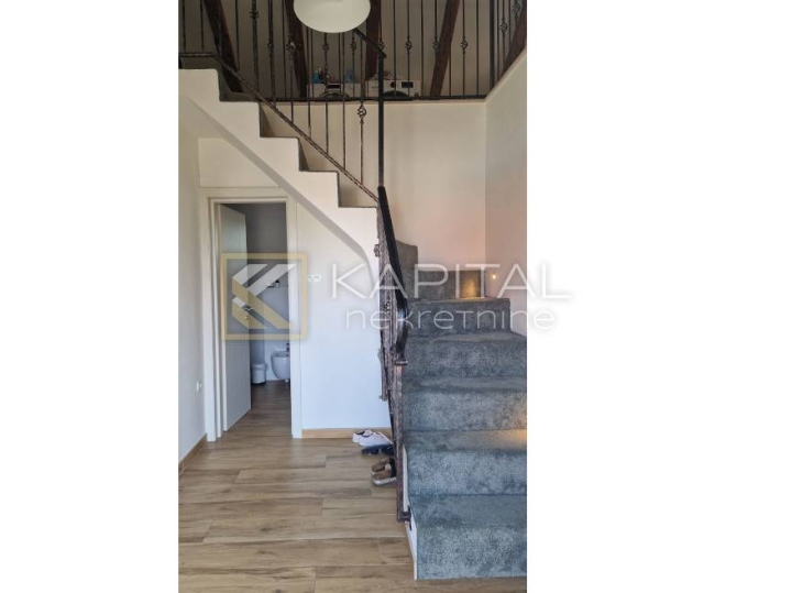 Hreljin - primorska kuća s 2S+DB i konobom za druženje!