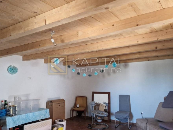 Hreljin - primorska kuća s 2S+DB i konobom za druženje!