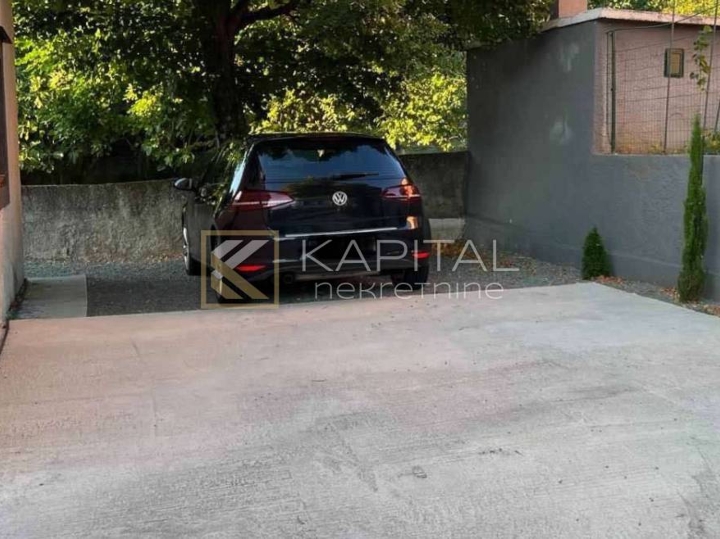 Hreljin - primorska kuća s 2S+DB i konobom za druženje!