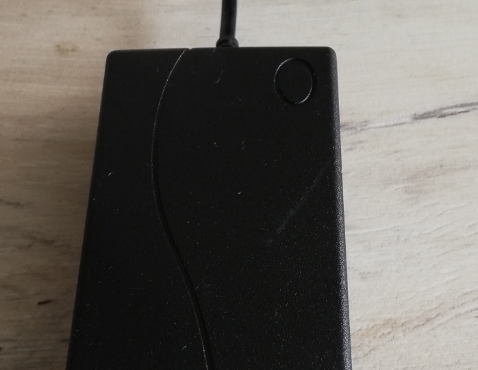 Adapter napona  220 / 12V-5A