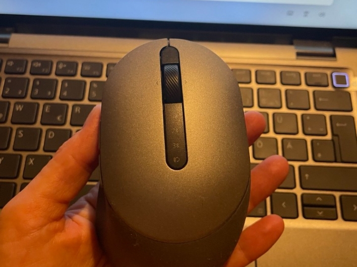 Hitno Dell 7440 + skoro nov