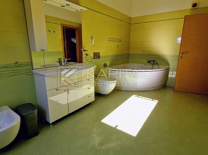 Marinići, dvoetažni stan od 170 m2