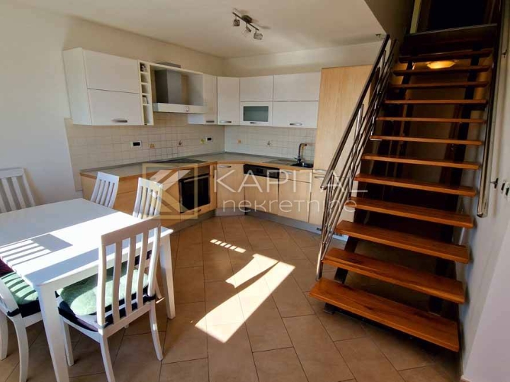 Marinići, dvoetažni stan od 170 m2