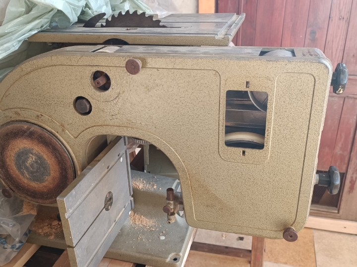 Stroj za obradu drva