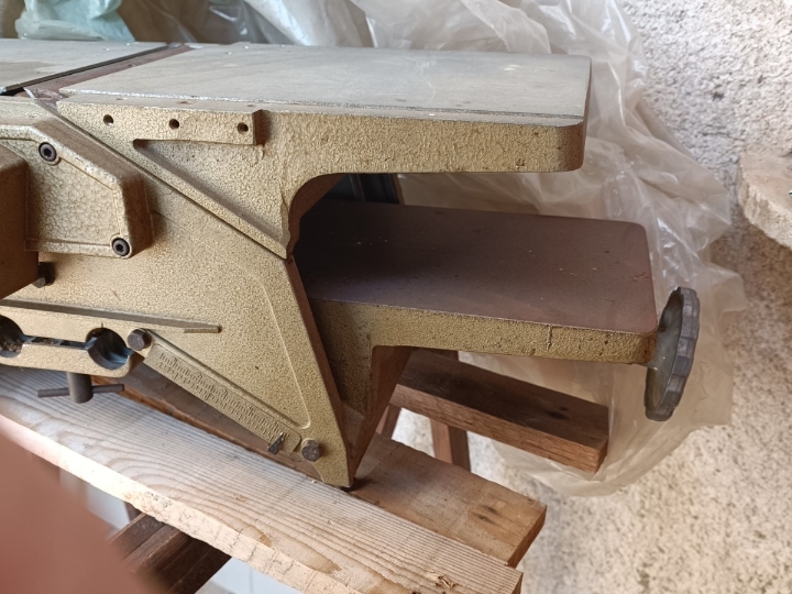 Stroj za obradu drva