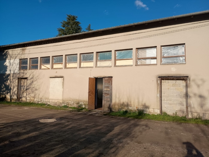 Prodajem "staro kino" u Potpićnu