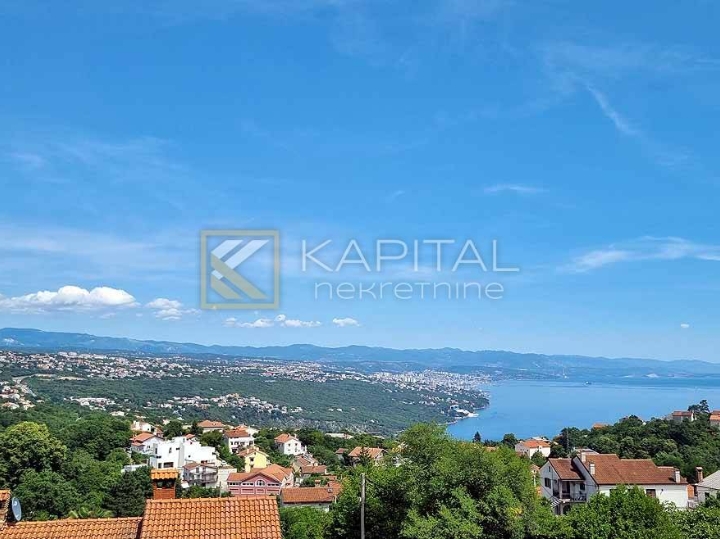 Matulji, obiteljska kuća s poslovnim prostorom!