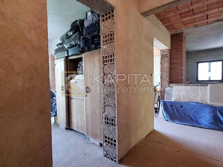 Matulji, obiteljska kuća s poslovnim prostorom!