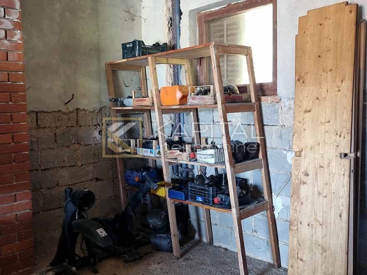 Matulji, obiteljska kuća s poslovnim prostorom!