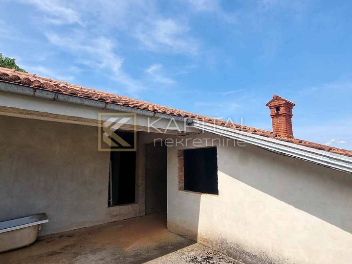 Matulji, obiteljska kuća s poslovnim prostorom!