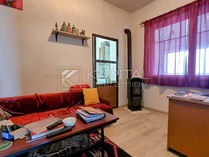 Matulji, obiteljska kuća s poslovnim prostorom!