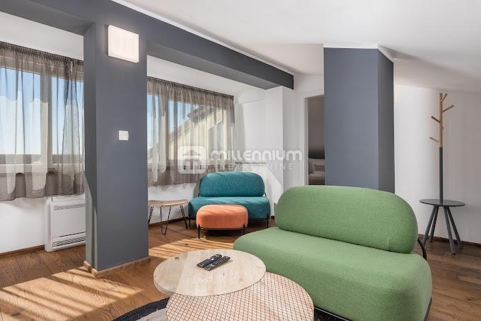 Kraljevica, 453 m2, vila s bazenom, prvi red do mora