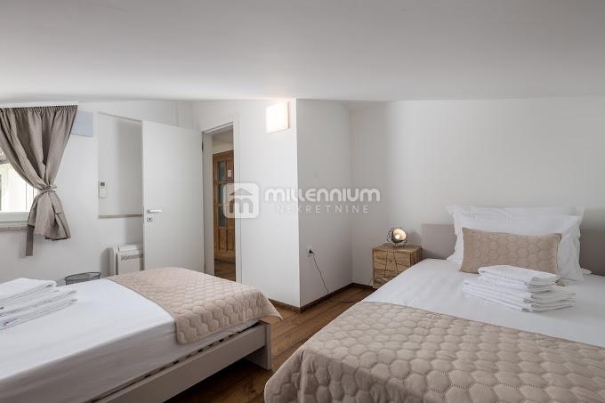 Kraljevica, 453 m2, vila s bazenom, prvi red do mora