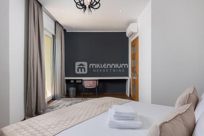 Kraljevica, 453 m2, vila s bazenom, prvi red do mora
