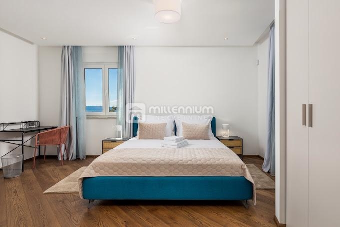 Kraljevica, 453 m2, vila s bazenom, prvi red do mora
