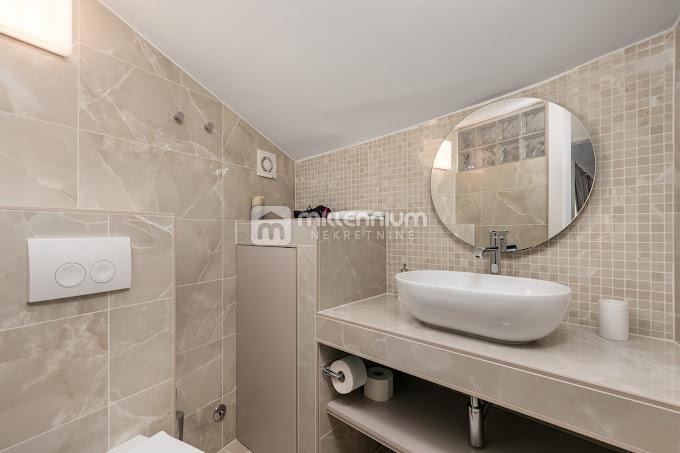 Kraljevica, 453 m2, vila s bazenom, prvi red do mora