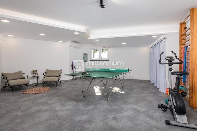 Kraljevica, 453 m2, vila s bazenom, prvi red do mora