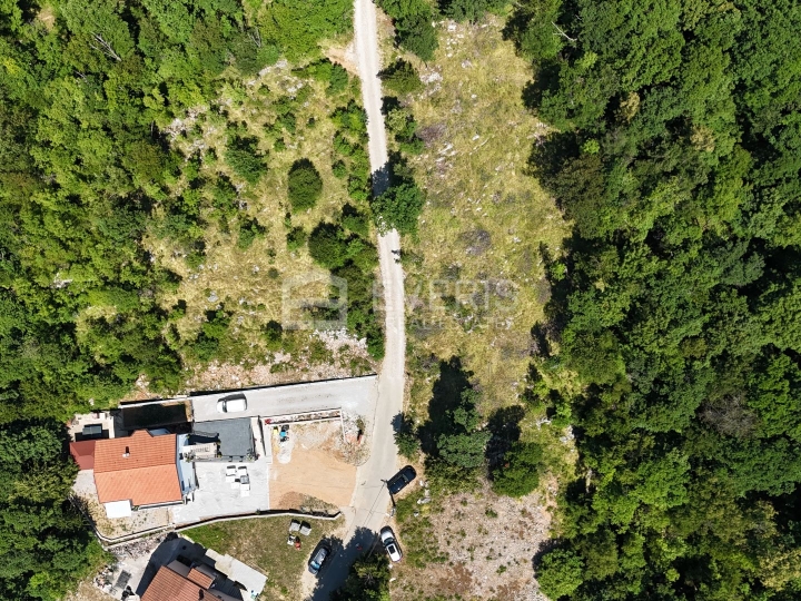 Kastav, građevinsko zemljište s dozvolom 604 m2