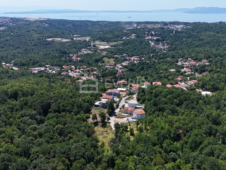 Kastav, građevinsko zemljište s dozvolom 604 m2