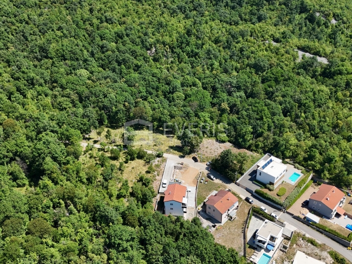 Kastav, građevinsko zemljište s dozvolom 604 m2