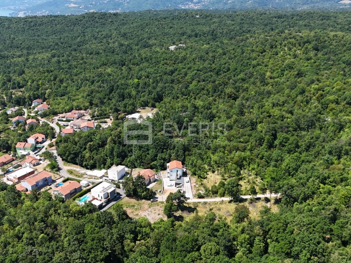 Kastav, građevinsko zemljište s dozvolom 604 m2