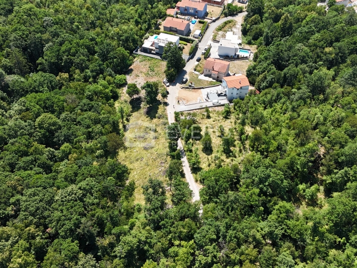 Kastav, građevinsko zemljište s dozvolom 604 m2