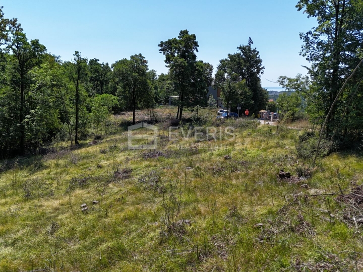 Kastav, građevinsko zemljište s dozvolom 604 m2