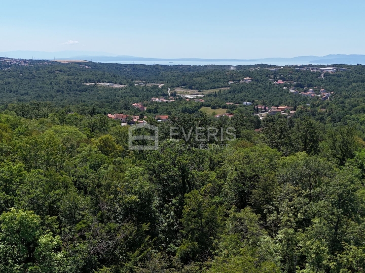 Kastav, građevinsko zemljište s dozvolom 604 m2