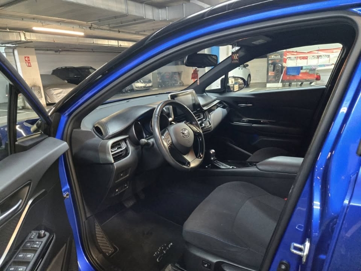 Toyota C-HR hybrid