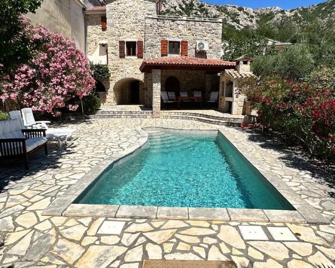 Krk, Baška Draga, kuća s bazenom