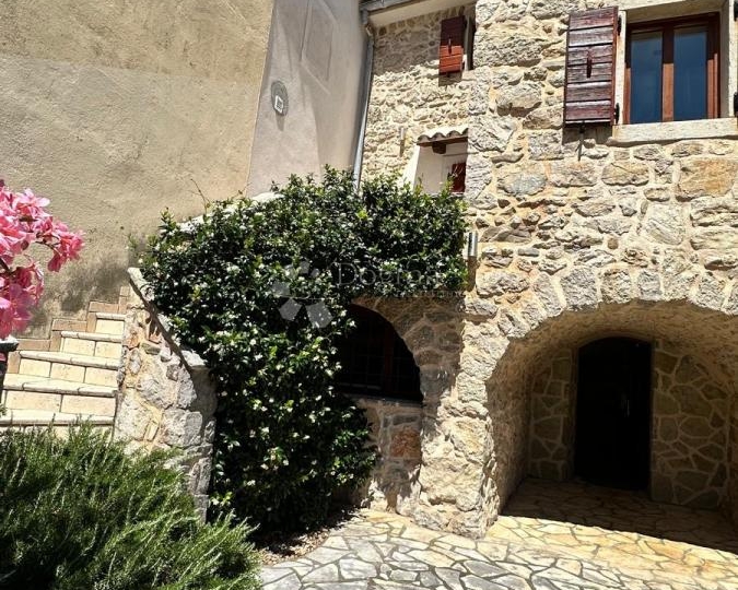Krk, Baška Draga, kuća s bazenom