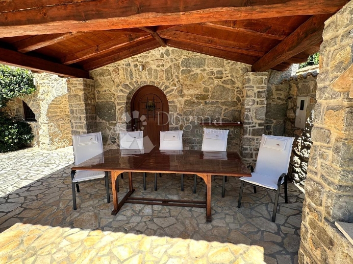 Krk, Baška Draga, kuća s bazenom