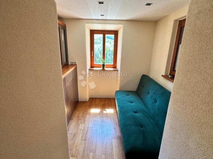Krk, Baška Draga, kuća s bazenom