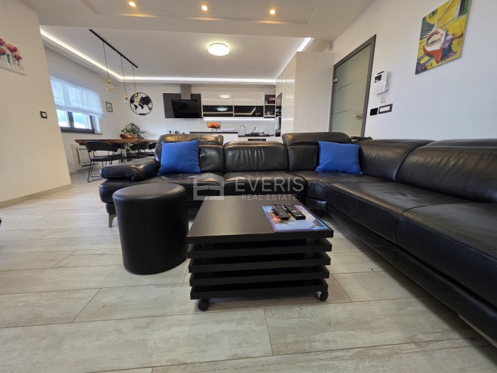 Kostrena, stan 122 m2 u novogradnji, pogled na more